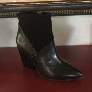 Vince Camuto black boots size 5 1/2